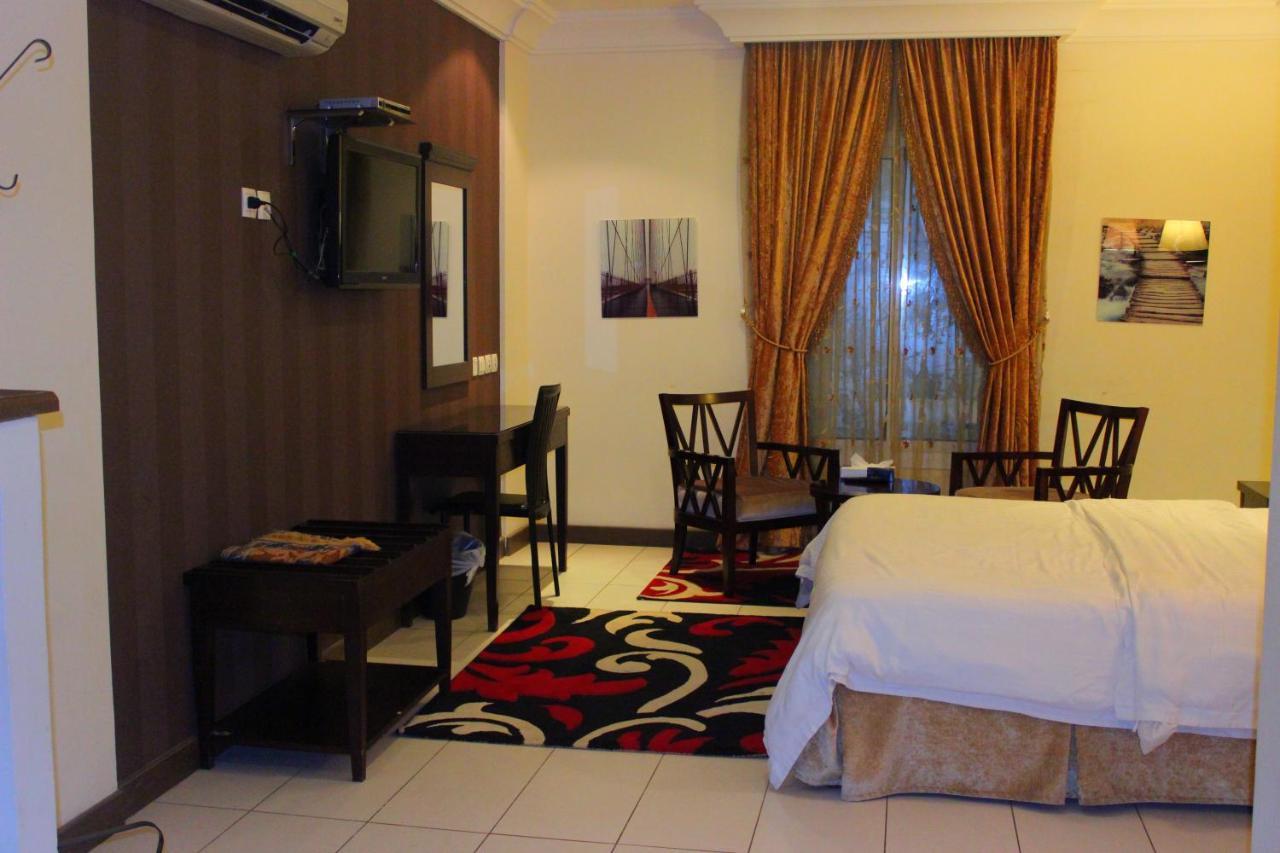 Al Harira Al Motamaiza Furnished Apartment Jeddah Bagian luar foto